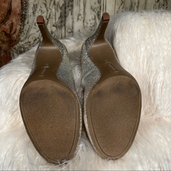 Kelly&Katie Metallic Silver& Gold Special Occasion Shoes - Picture 4 of 7